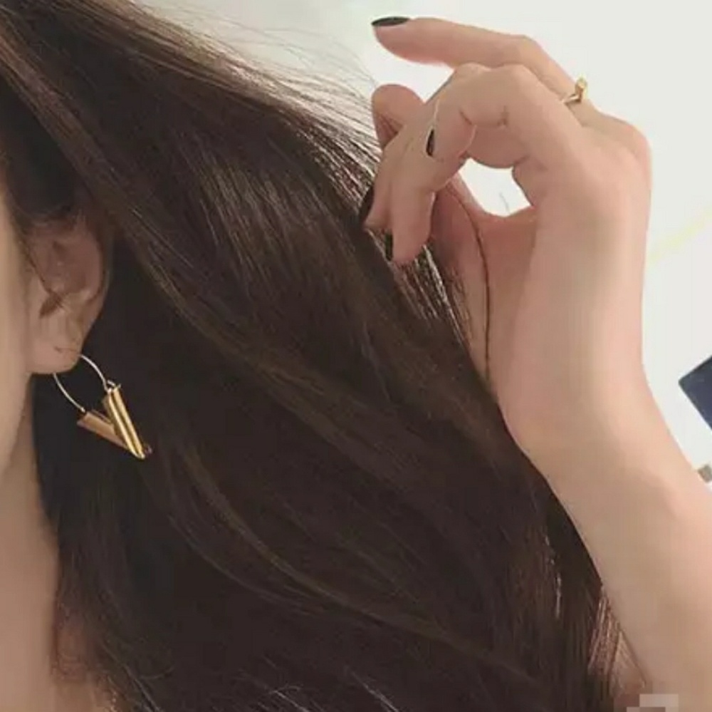 NEW Gold Tone V Earrings - Picture 5 of 7